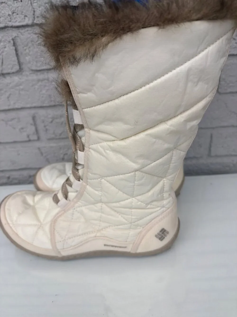 Columbia 200 Grams Women's Minx Mid-Winter Snow Boots Size 8